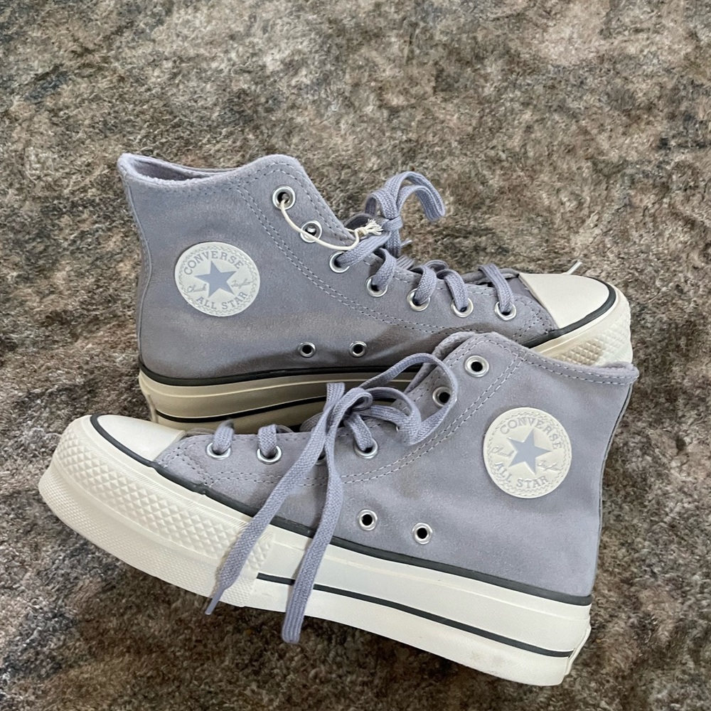 NWT Women’s Chuck Taylor All Star High Top Platform Suede Converse Lilac